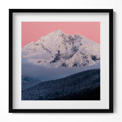 Tablou rama unic Pădure și vârf acoperit de zăpadă