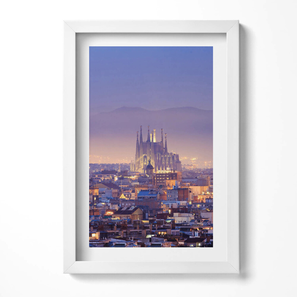 Tablou living cu rama decorativ Vedere a Barcelonei și a Sagrada noaptea