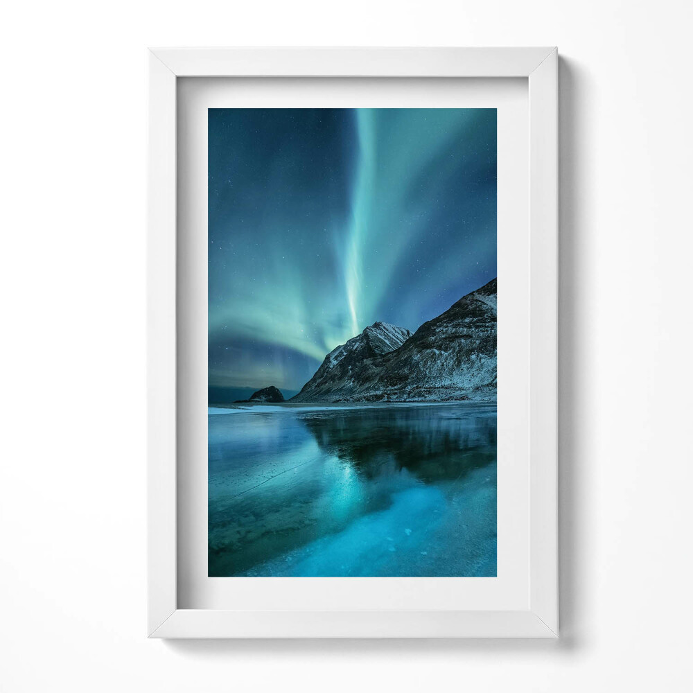 Tablou rama decorativ Aurora boreală peste munți și apă