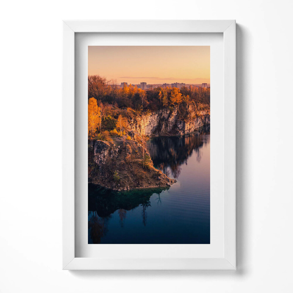 Tablou living cu rama decorativ Lacul Zakrzówek din Cracovia în toamnă