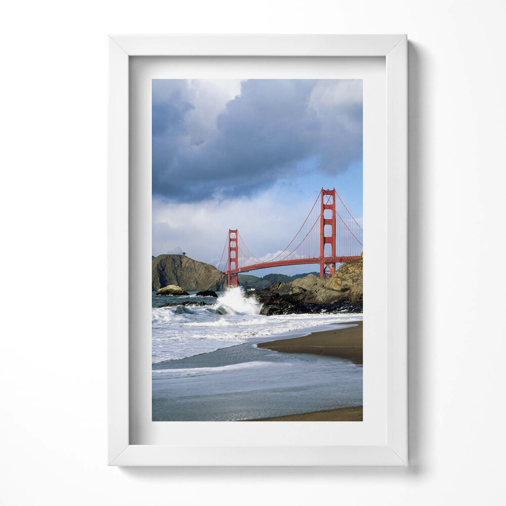 Tablou living cu rama decorativ Valuri ale mării, țărm și pod roșu