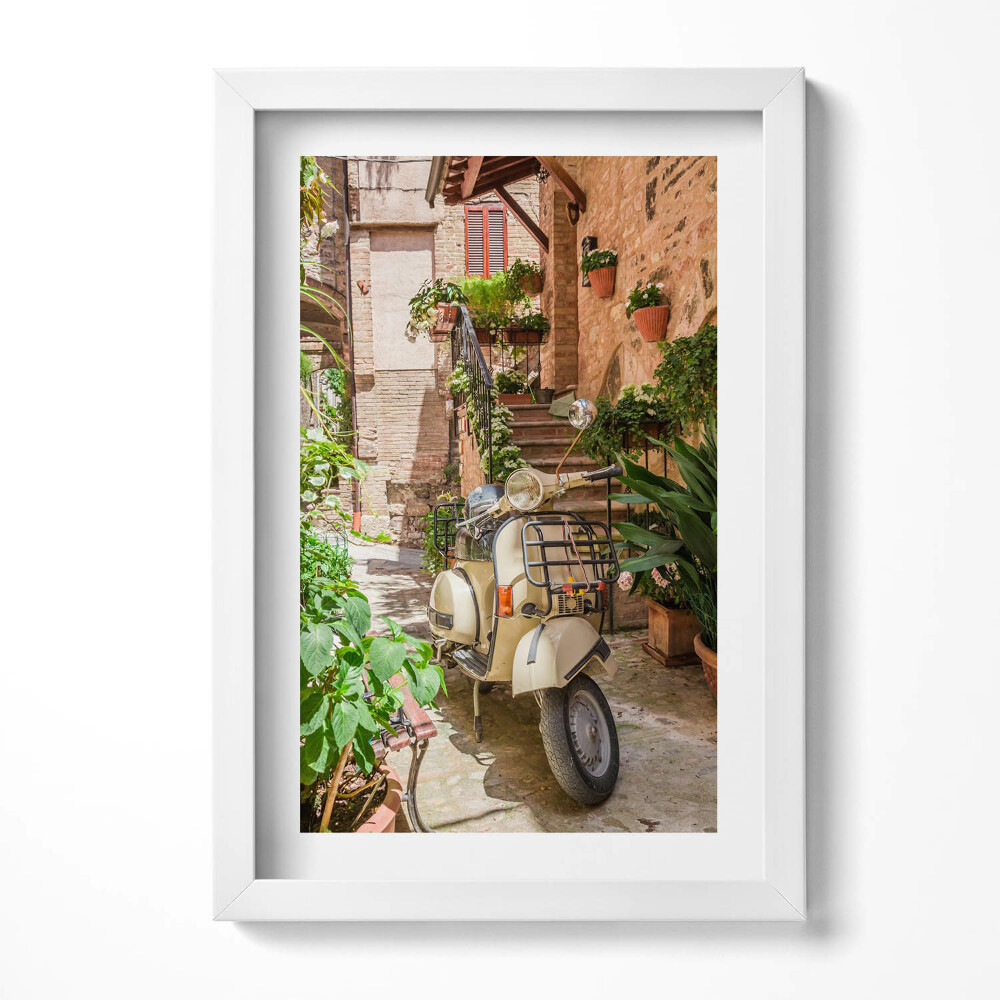 Tablou living cu rama decorativ O motocicletă pe o stradă italiană