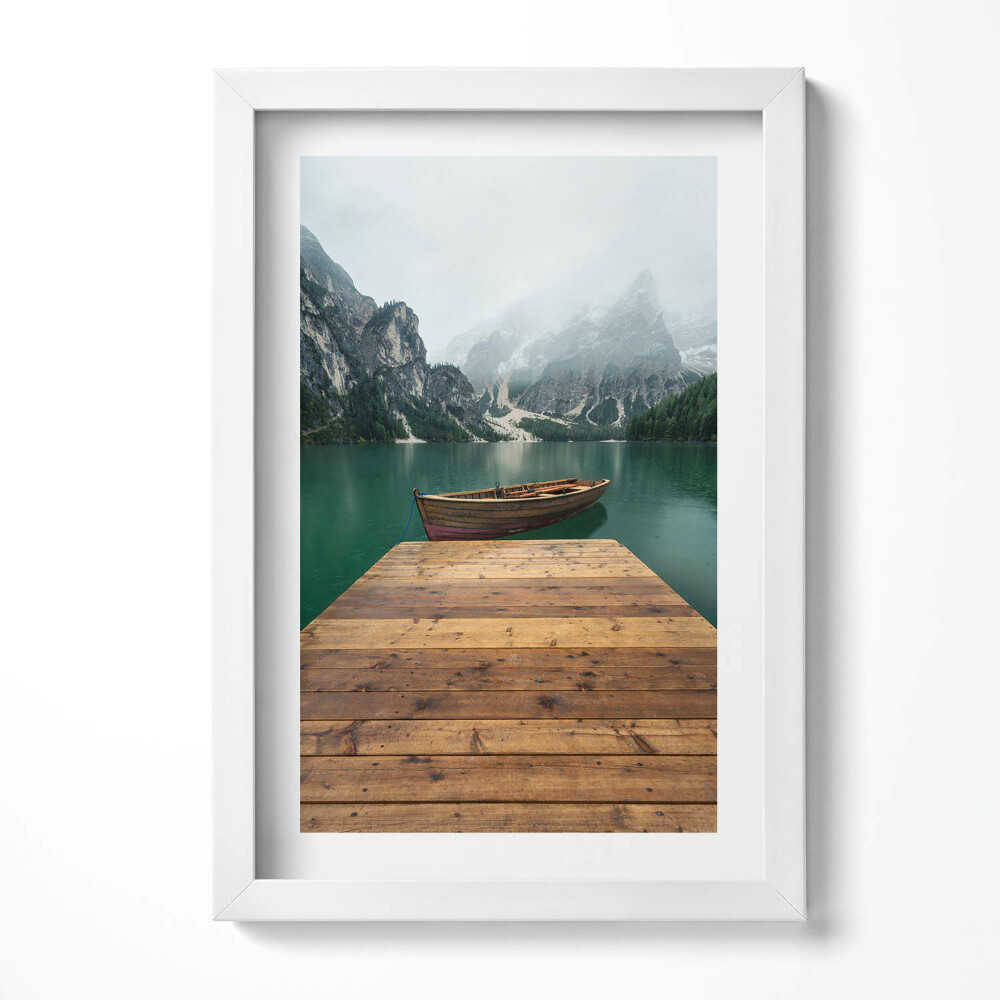 Tablou rama decorativ Peisaj - dig, barcă, lac, păduri și munți