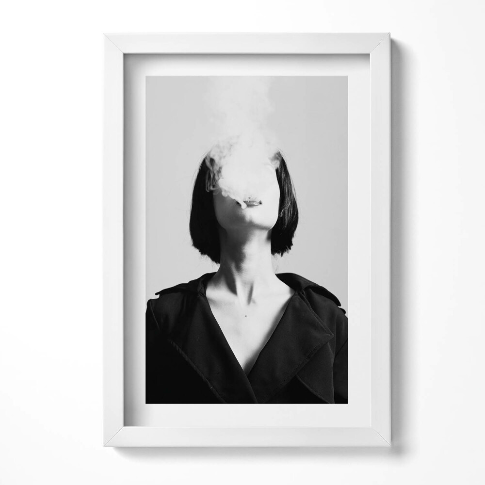 Tablou rama decorativ Portretul misterios al unei femei fumătoare