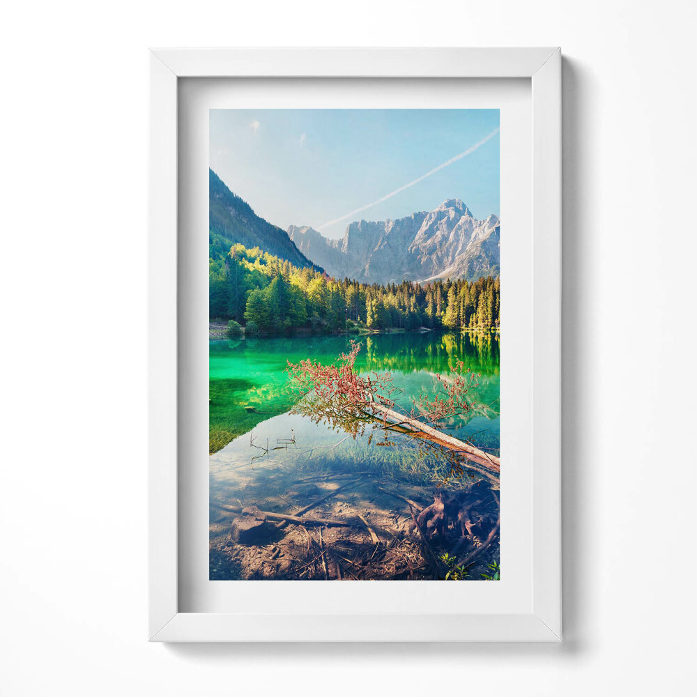 Tablou living cu rama decorativ Peisaj al unui lac de munte printre copaci