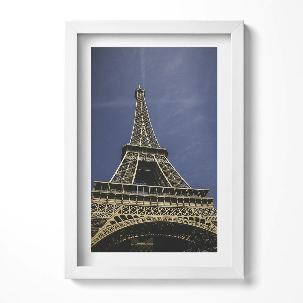 Tablou living cu rama decorativ Vedere de jos a Turnului Eiffel din Paris