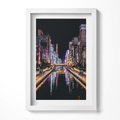 Tablou living cu rama decorativ Oraș nocturn cu lumini reflectate în apă