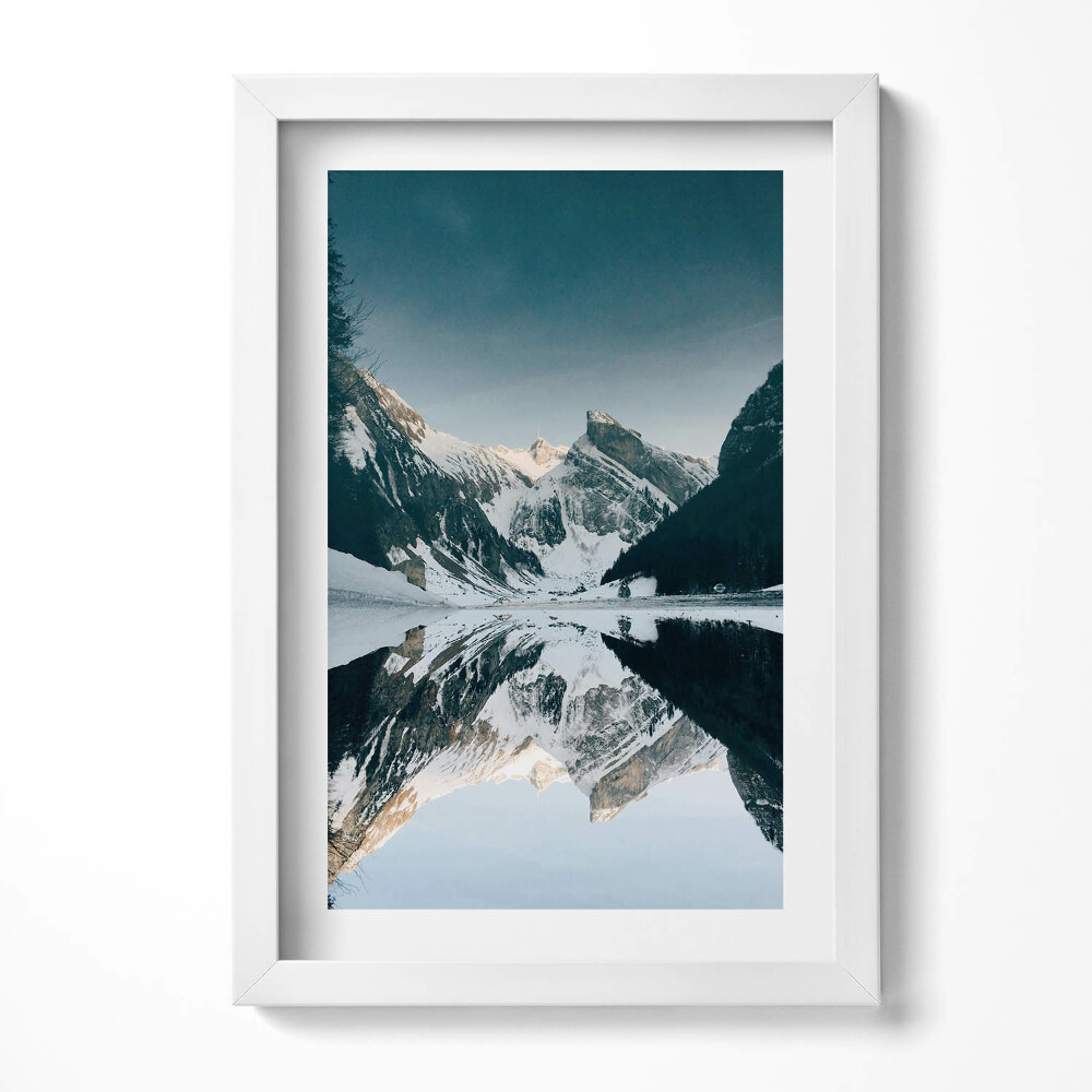 Tablou living cu rama decorativ Vedere a unui lac de munte iarna