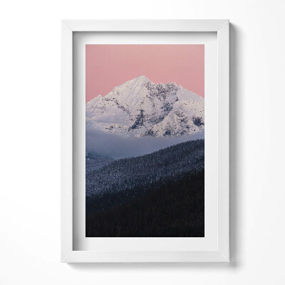 Tablou rama decorativ Pădure și vârf acoperit de zăpadă