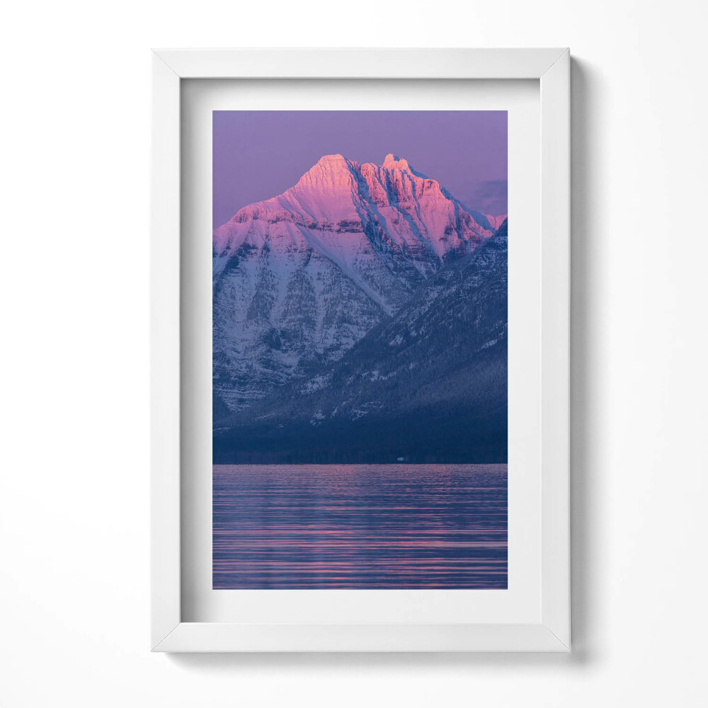 Tablou rama decorativ Peisaj de iarnă cu munți și apă