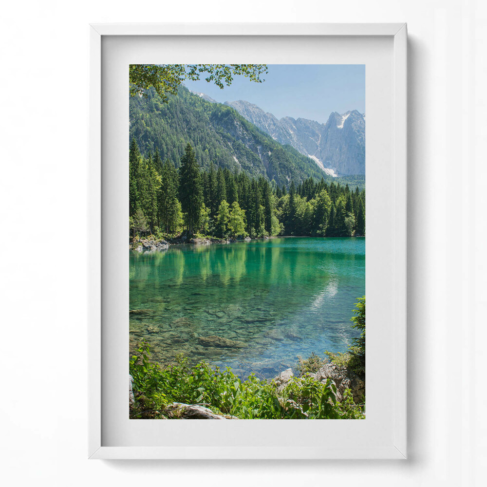 Tablou living cu rama modern Peisaj montan al unui lac în pădure