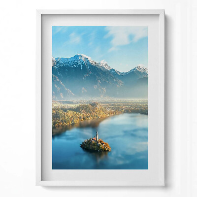 Tablou rama modern Clădire pe un lac în munți