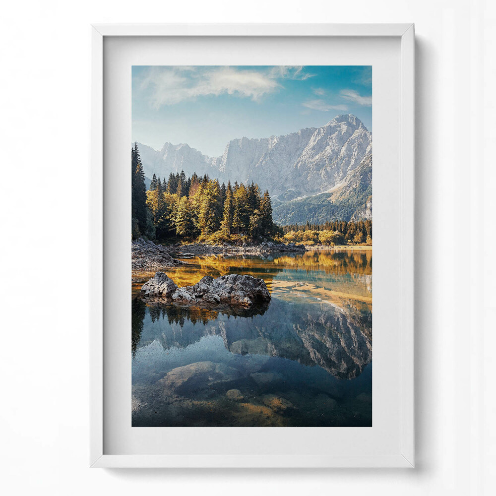 Tablou living cu rama modern Peisaj montan frumos cu un lac