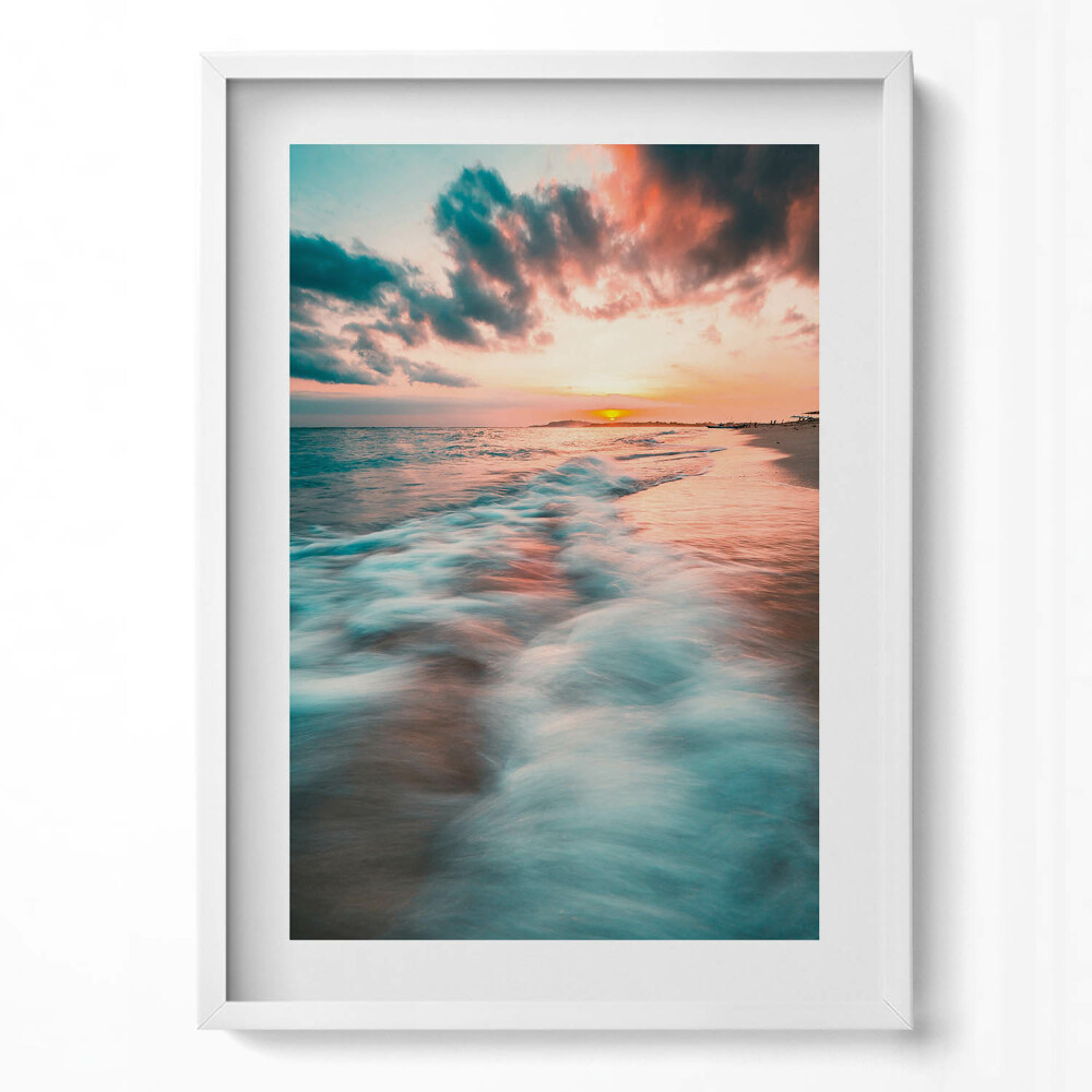 Tablou living cu rama modern Apus de soare romantic peste valurile mării