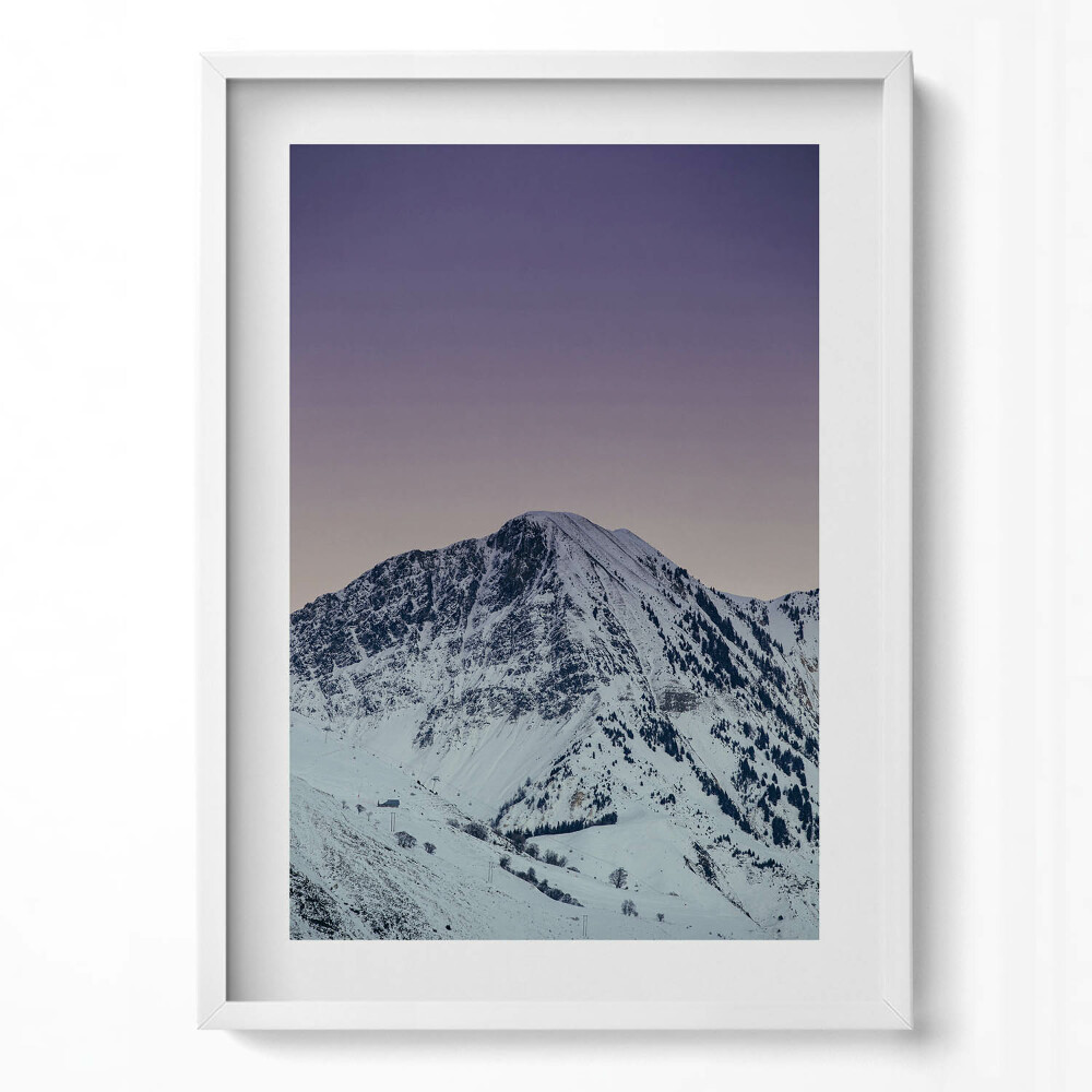 Tablou living cu rama modern Vârf de munte înzăpezit la amurg