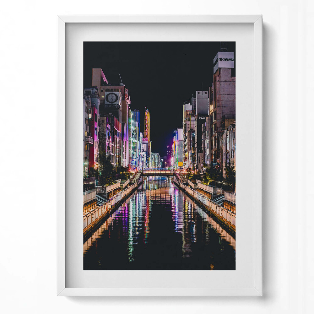 Tablou rama modern Oraș nocturn cu lumini reflectate în apă