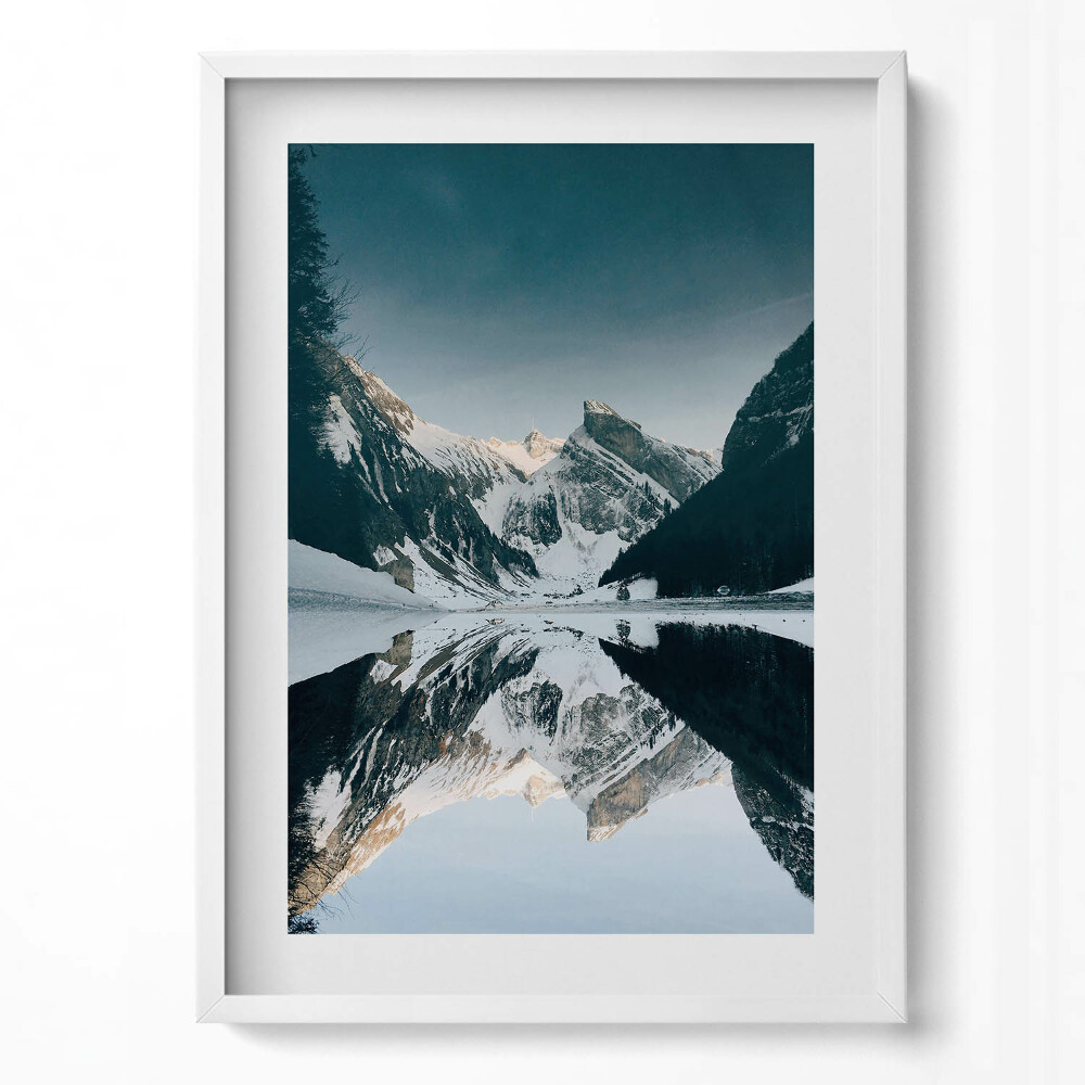 Tablou rama modern Vedere a unui lac de munte iarna