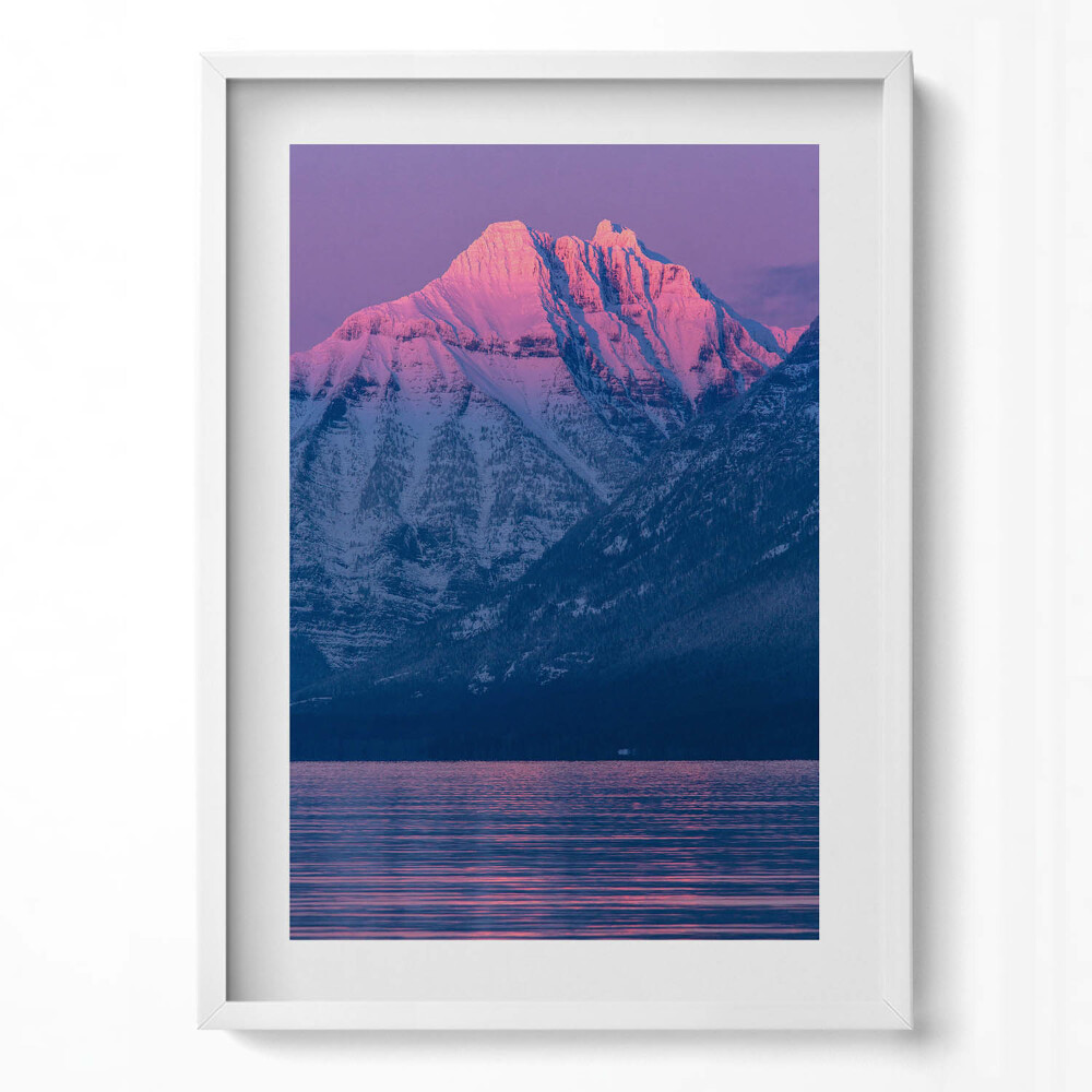 Tablou living cu rama modern Peisaj de iarnă cu munți și apă