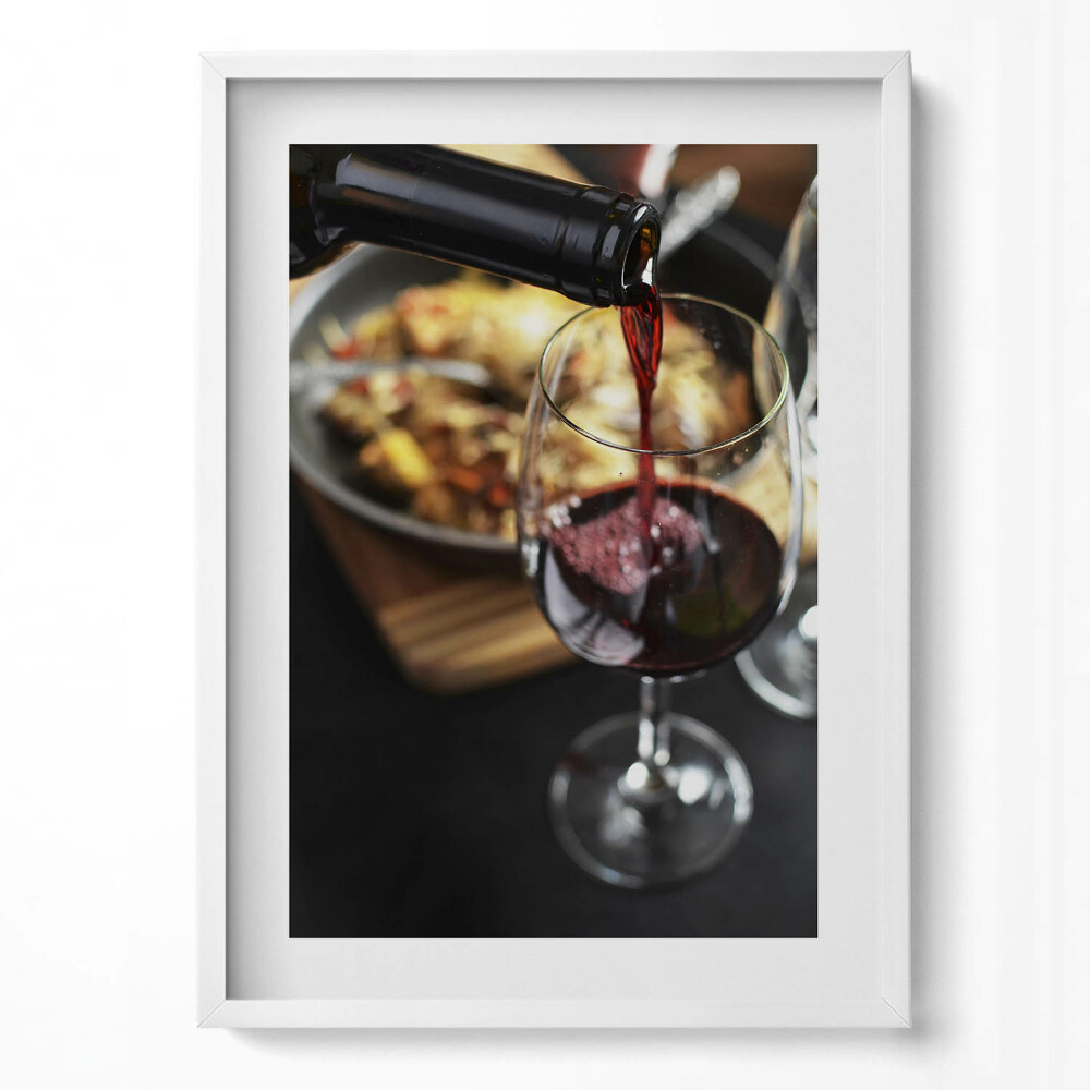 Tablou living cu rama modern Turnarea vinului roșu într-un pahar