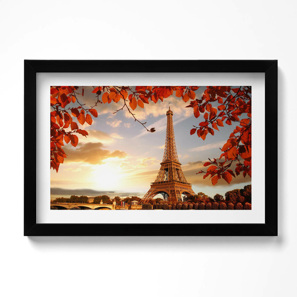 Tablou living cu rama original Turnul Eiffel printre frunze