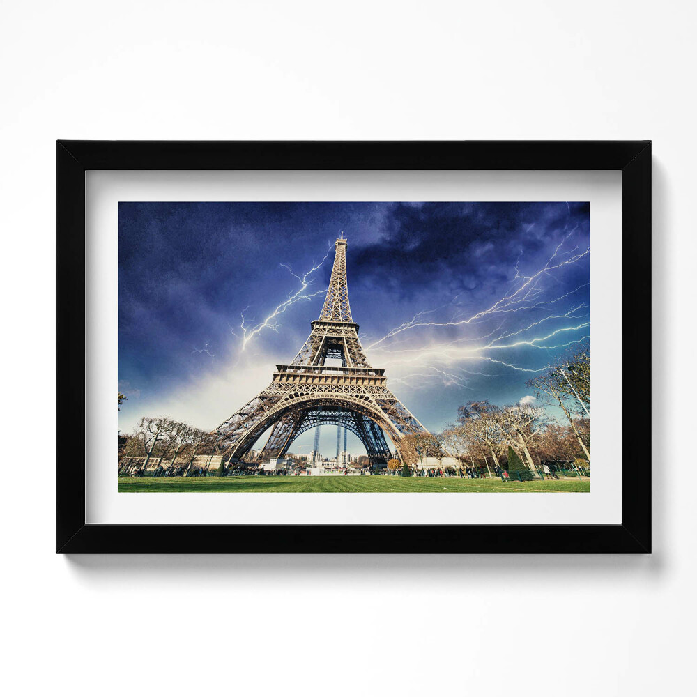Tablou living cu rama original Turnul Eiffel, fulgere și furtună