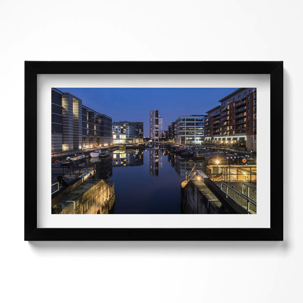 Tablou living cu rama original Orașul Leeds iluminat noaptea