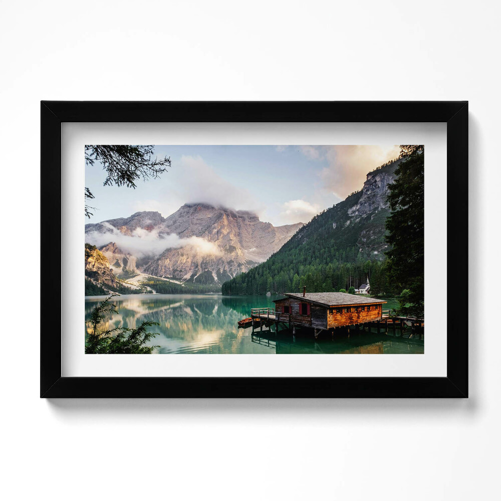 Tablou rama original O casă pe un lac în munți