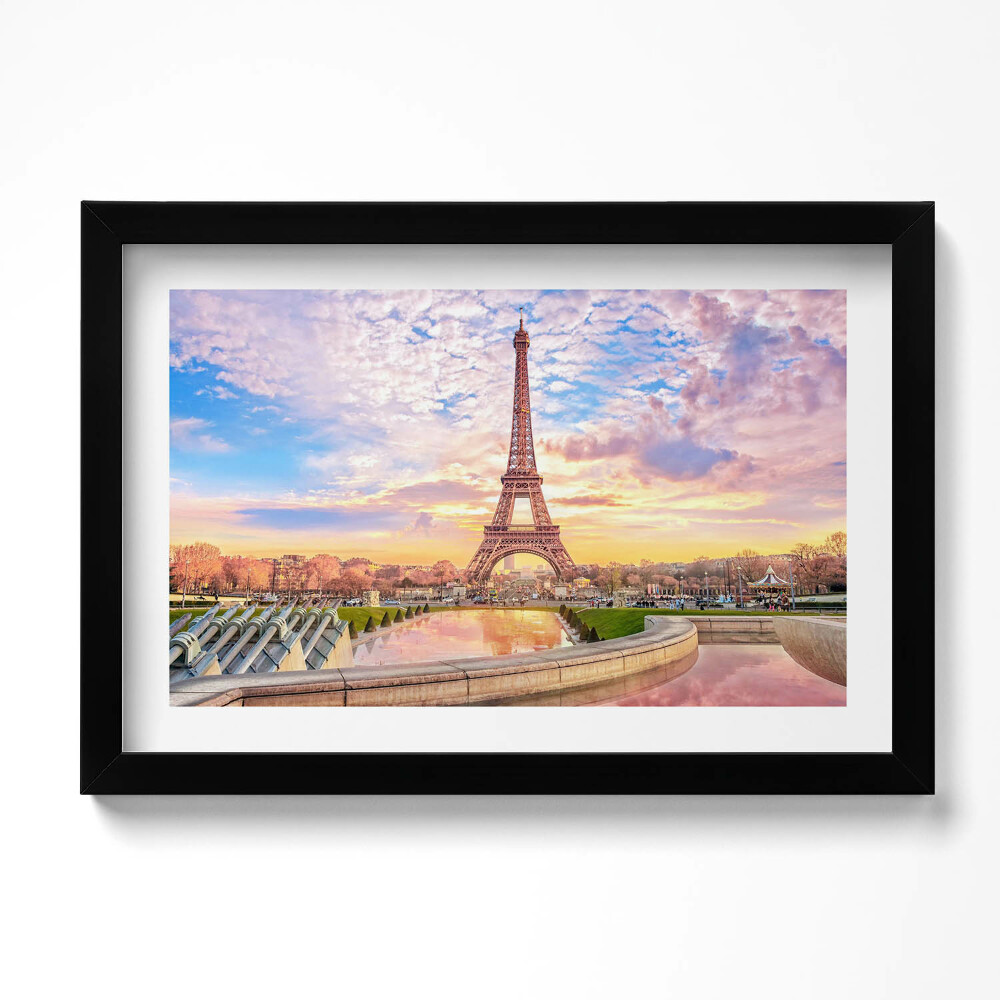 Tablou living cu rama original Vedere romantică a Turnului Eiffel din Paris