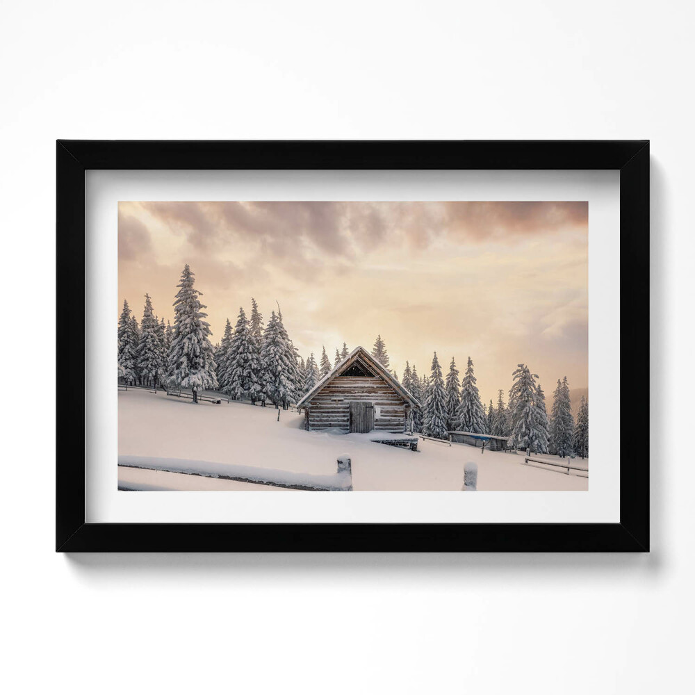 Tablou living cu rama original Peisaj al unei cabane montane iarna și la apus