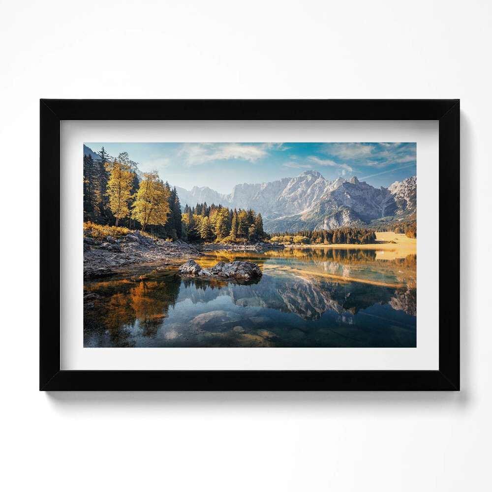 Tablou living cu rama original Peisaj montan frumos cu un lac