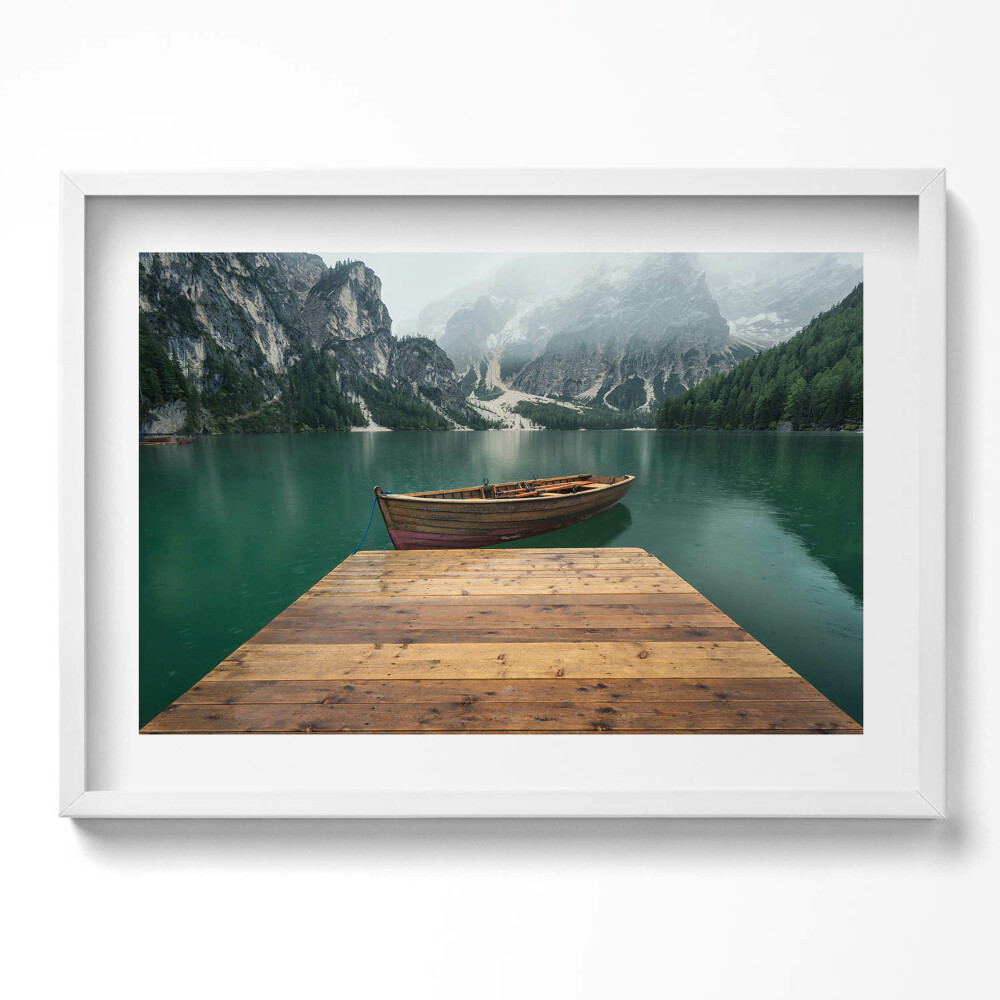 Tablou rama excepţional Peisaj - dig, barcă, lac, păduri și munți