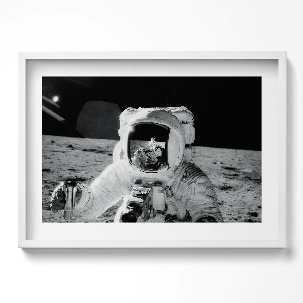 Tablou living cu rama excepţional Astronautul pe Lună - fotografie NASA