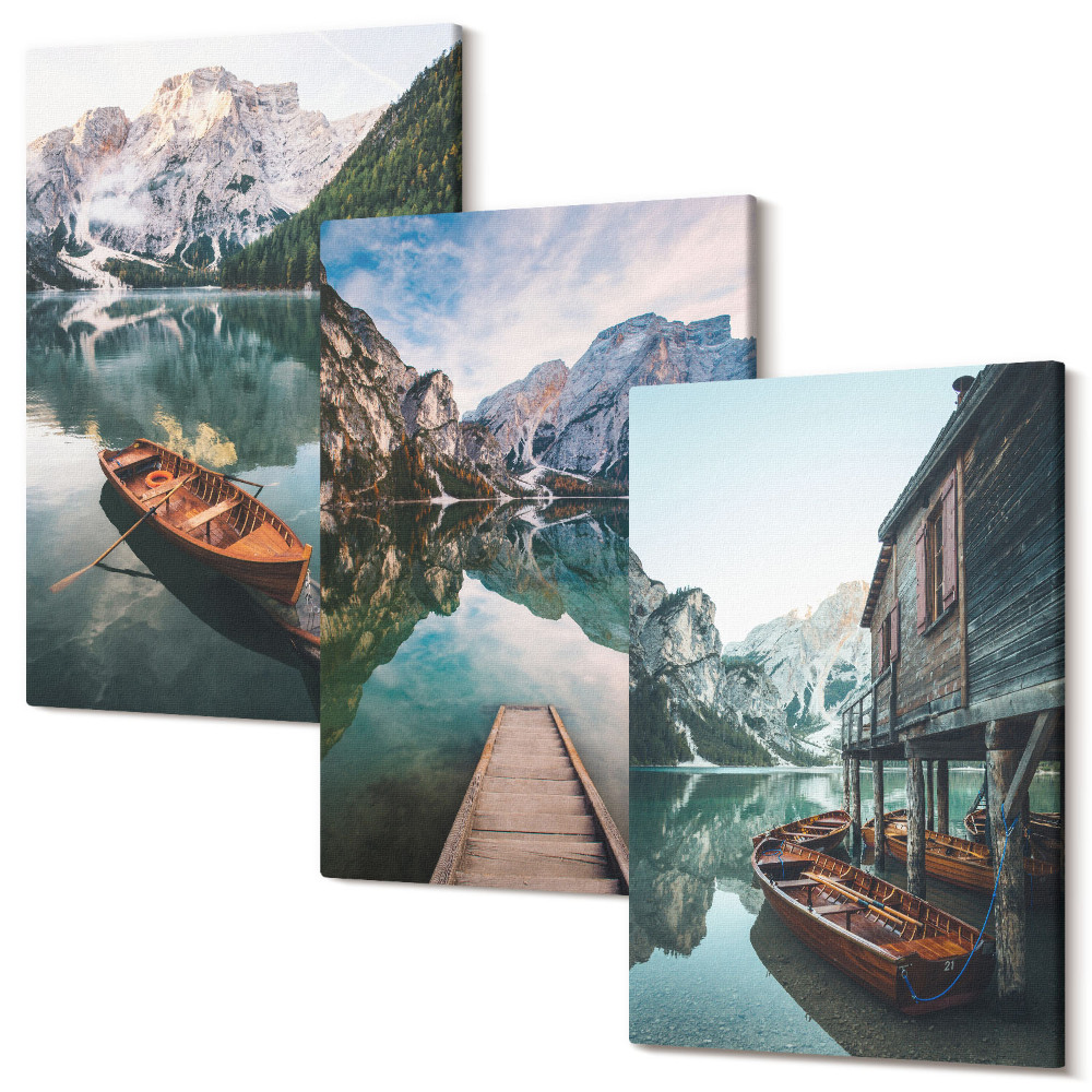 Set tablouri canvas triptic Un lac în munți cu bărci și o colibă ​​de lemn