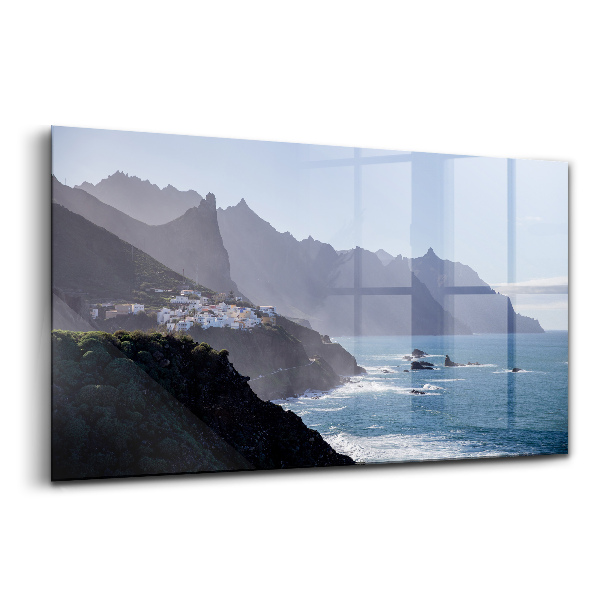 Tablou pe sticlă Vedere la munte lângă ocean