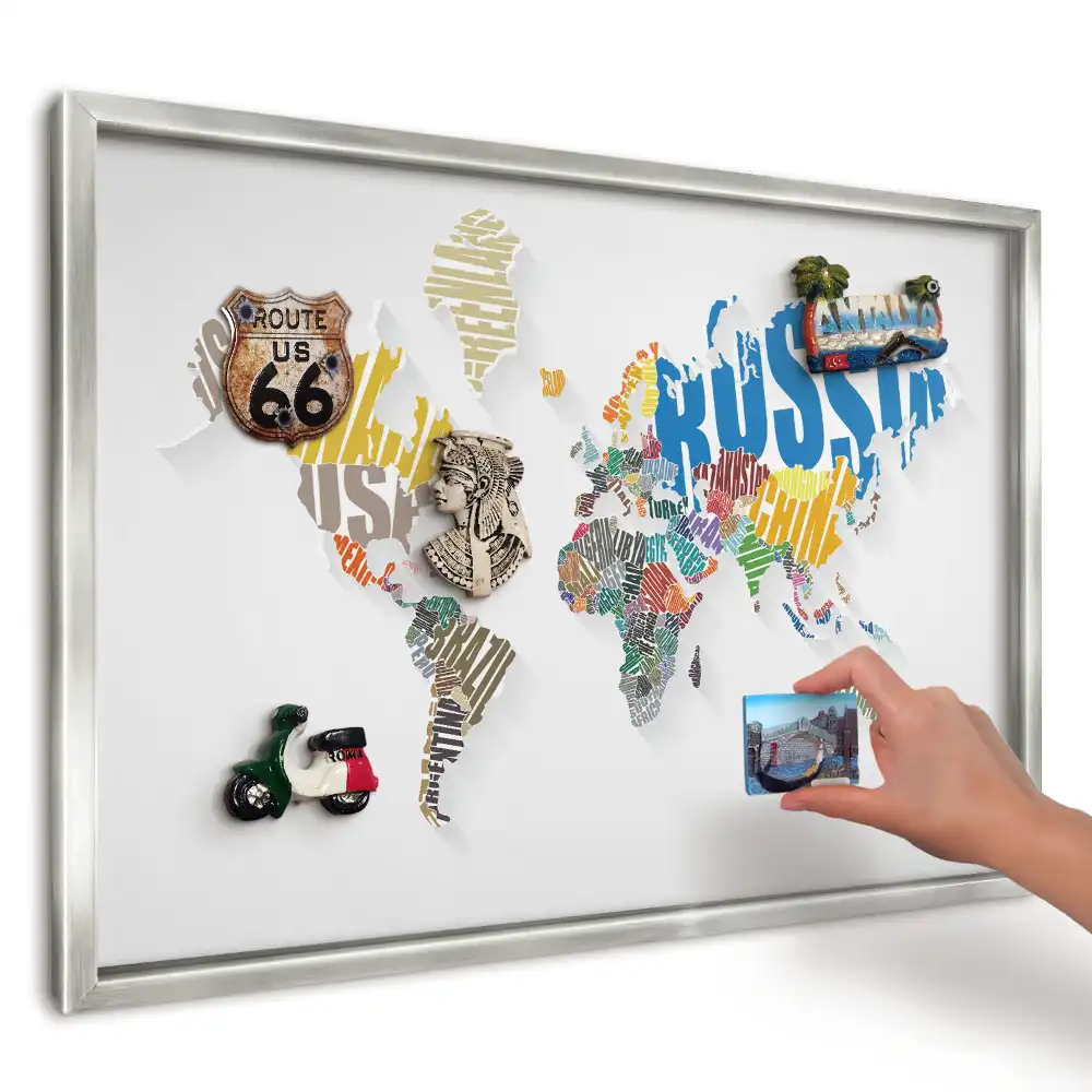 Panou magnetic cu ramă și design hartă colorată